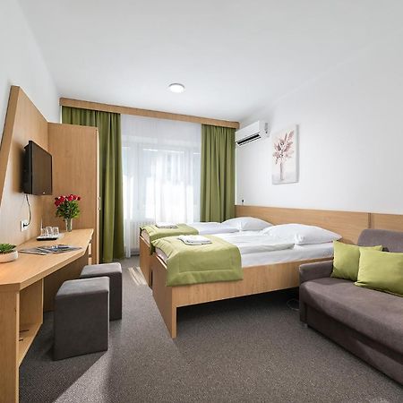 Hotel Plus Bratislava Eksteriør bilde