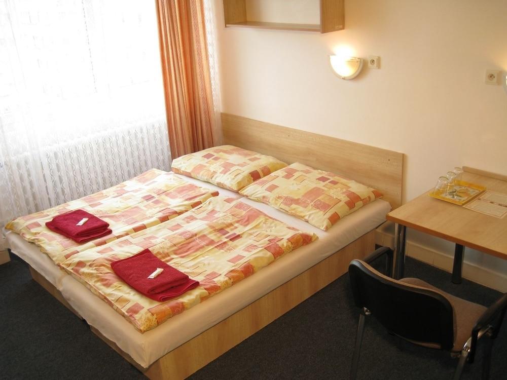 Hotel Plus Bratislava Eksteriør bilde