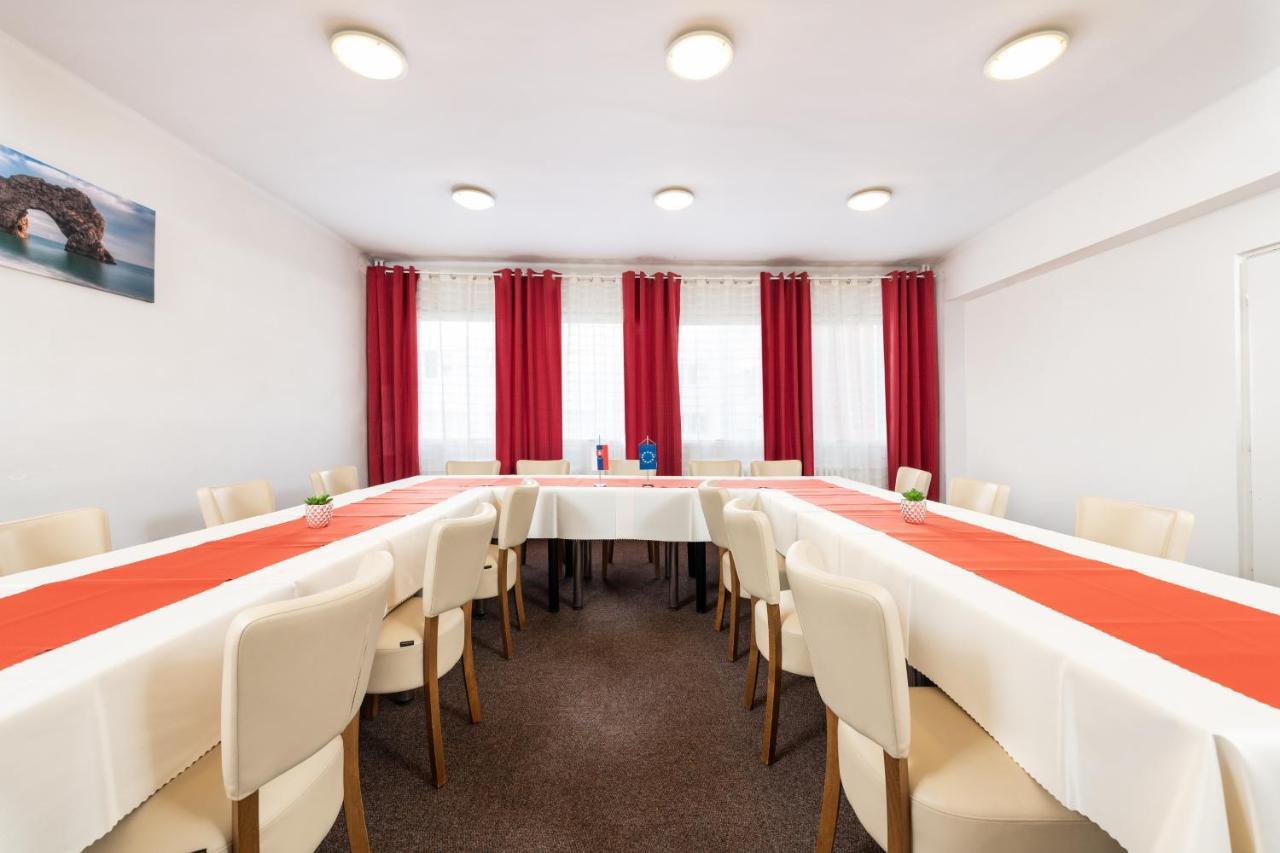 Hotel Plus Bratislava Eksteriør bilde