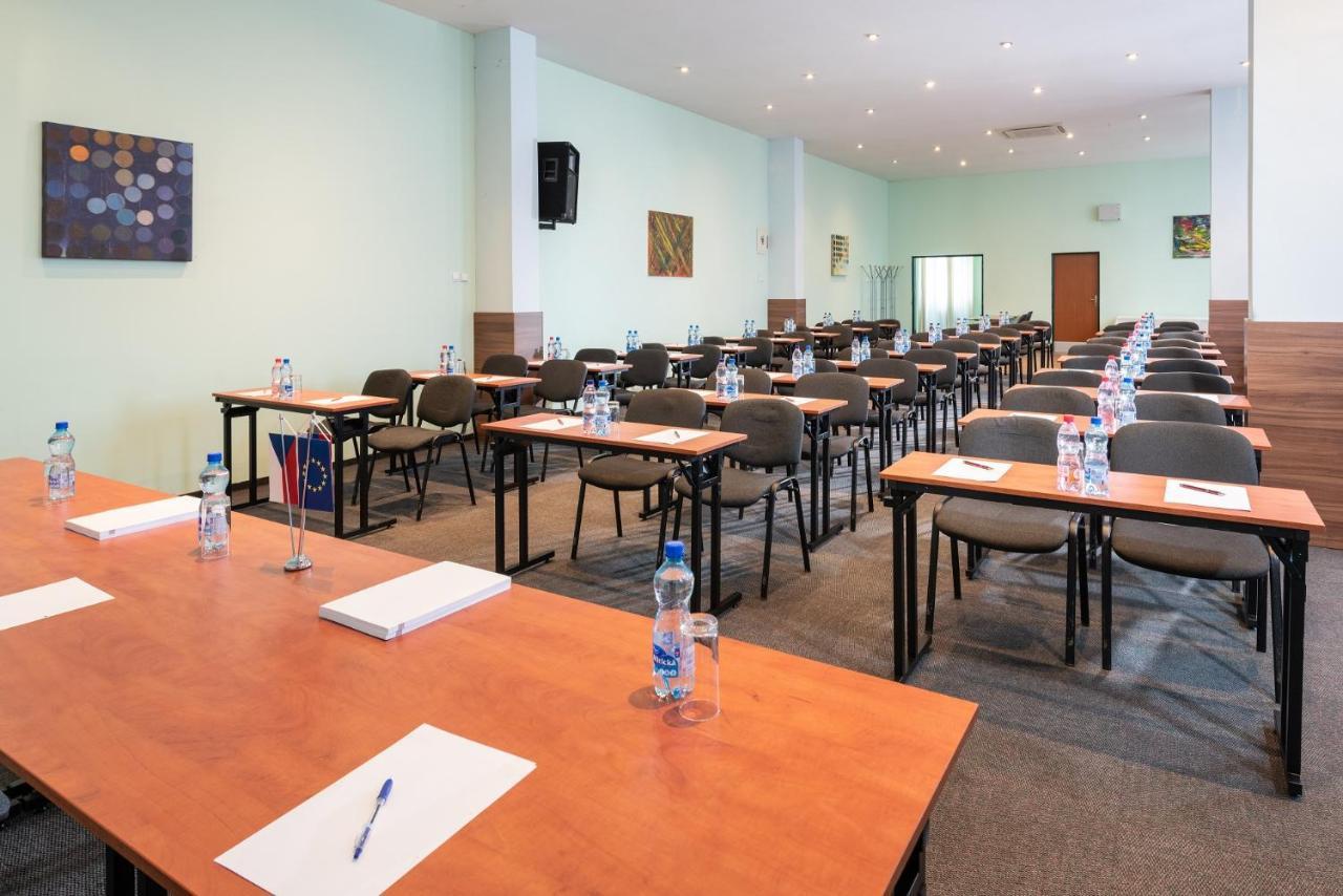 Hotel Plus Bratislava Eksteriør bilde